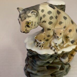 Ski Country Limited Edition Snow Leopard 1979 Mini Decanter Porcelain Whiskey